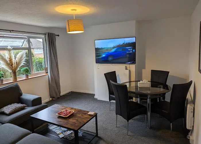 Lovely 2 Bedroom Apartment With A Garden